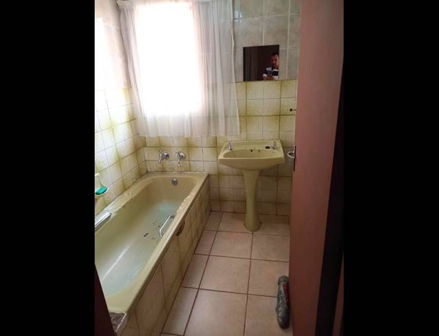 3 BEDROOM HOUSE FOR SALE IN SEBOKENG ZONE 10